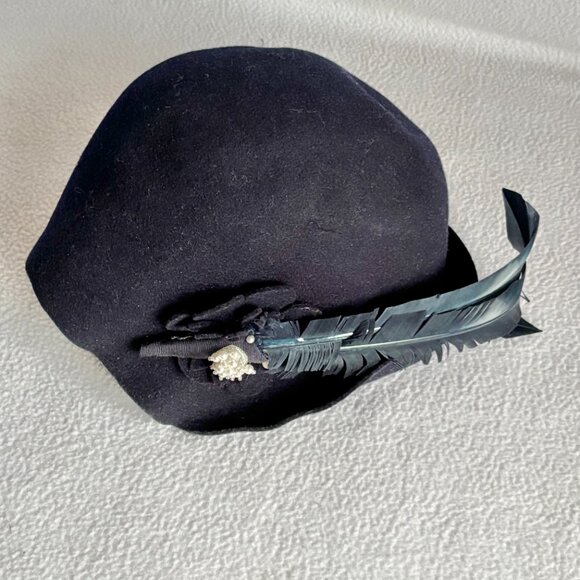 1920s 1930s Black Wool Cloche Hat with Feathers - Picture 4 of 16